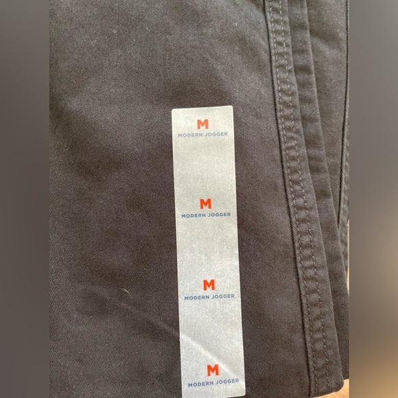 Old Navy Men’s Modern Joggers - Picture 6 of 9